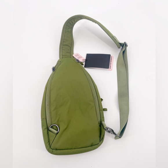 Baggallini Central Park Sling Bag - Picture 3 of 4